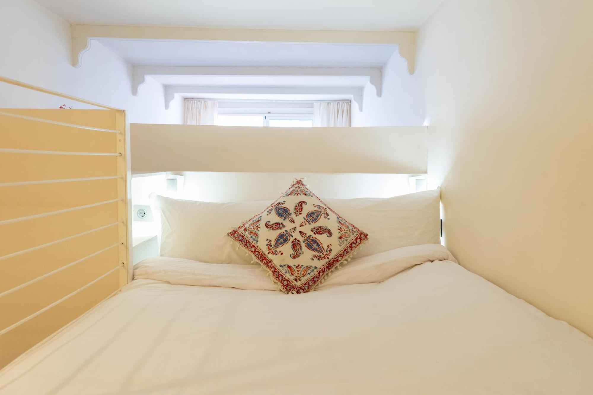 Absinthe Guest House Tangier Room photo